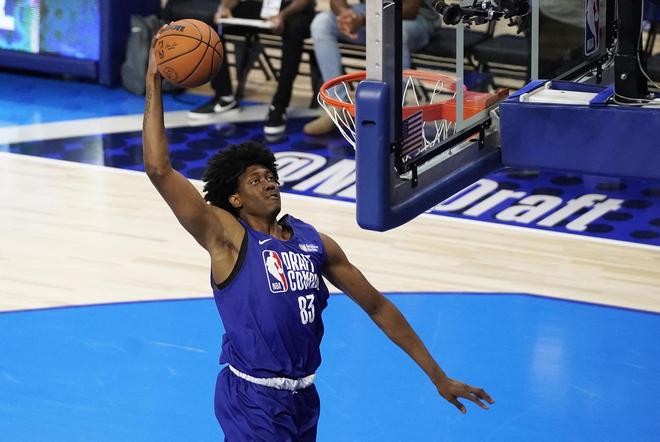 他还是年轻 他还是年轻