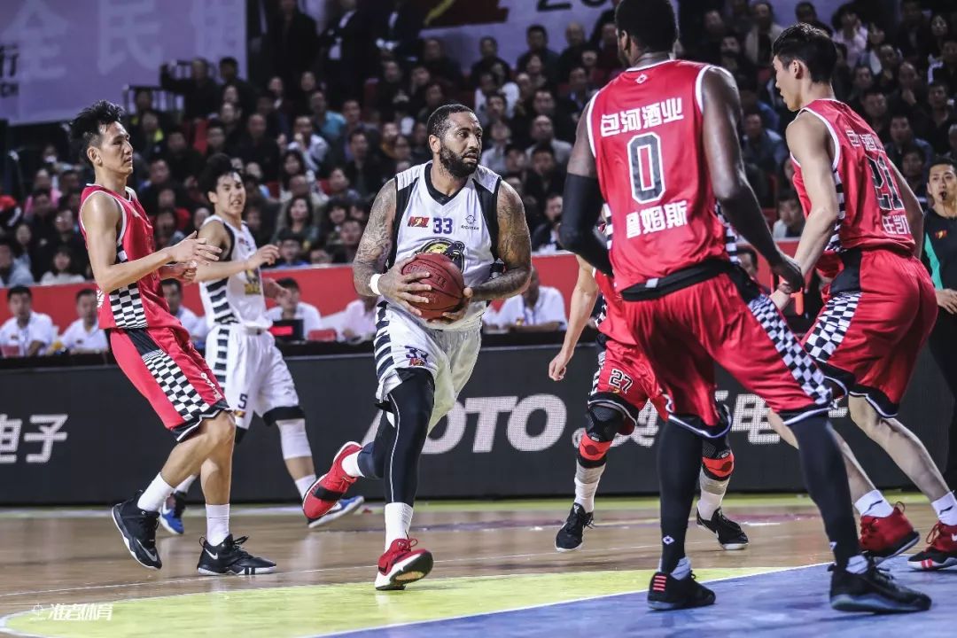 前场压迫更 前场压迫更